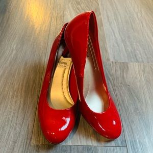 Comfort Plus By Predictions Shiny Patent Finish Pump Size8 Cherry Red NEVER WORN